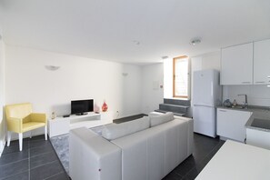 Studio | Minibar, desk, blackout curtains, soundproofing