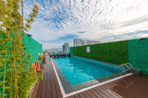 Außenpool, Liegestühle