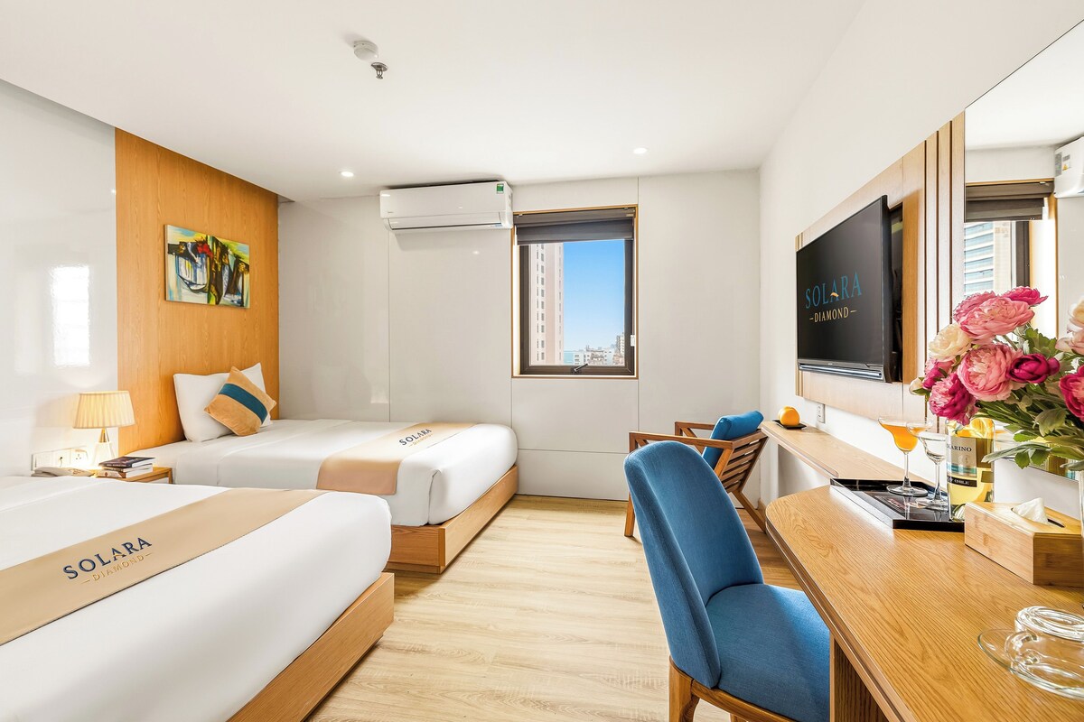 Premier Twin Room, City View | Minibar, in-room safe, desk, WiFi (free)