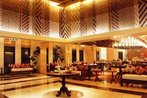 Breakfast, lunch, dinner served; international cuisine 