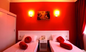 Desk, bed sheets - Destina Hotel (Fethiye)
