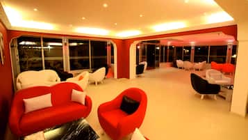 82-cm TV with cable channels, ping pong