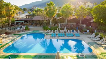 Frokost, lunsj og middag serveres, tyrkiske retter