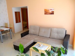 Superior Apartment, 2 Bedrooms, Balcony, Sea View | Living area