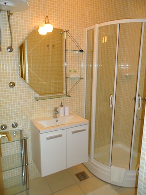 Superior Apartment, 2 Bedrooms, Balcony, Sea View | Bathroom