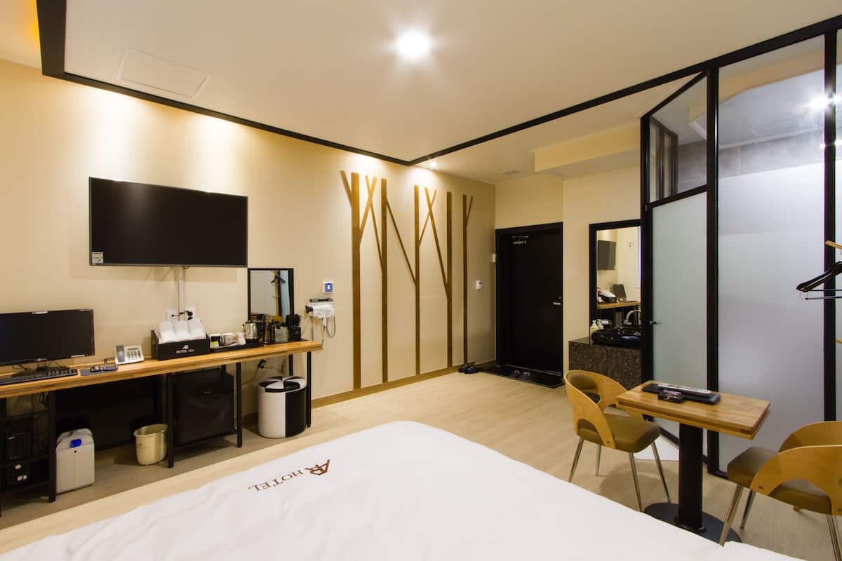 Habitación Deluxe doble, bañera de hidromasaje | Wifi gratis y ropa de cama