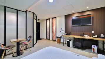 Premium bedding, individually decorated, desk, laptop workspace