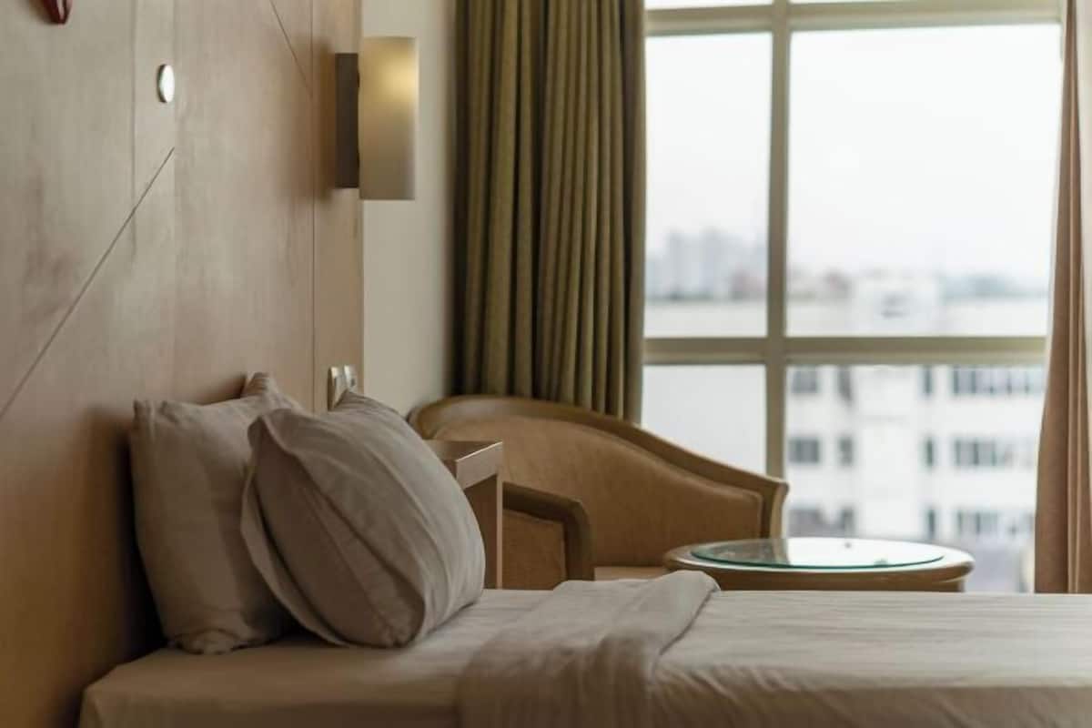 In-room safe, desk, soundproofing, free WiFi