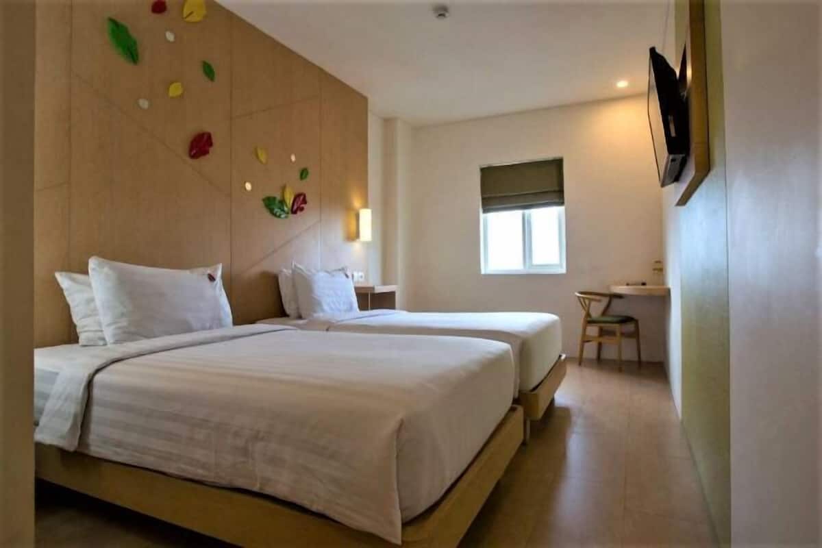 In-room safe, desk, soundproofing, free WiFi