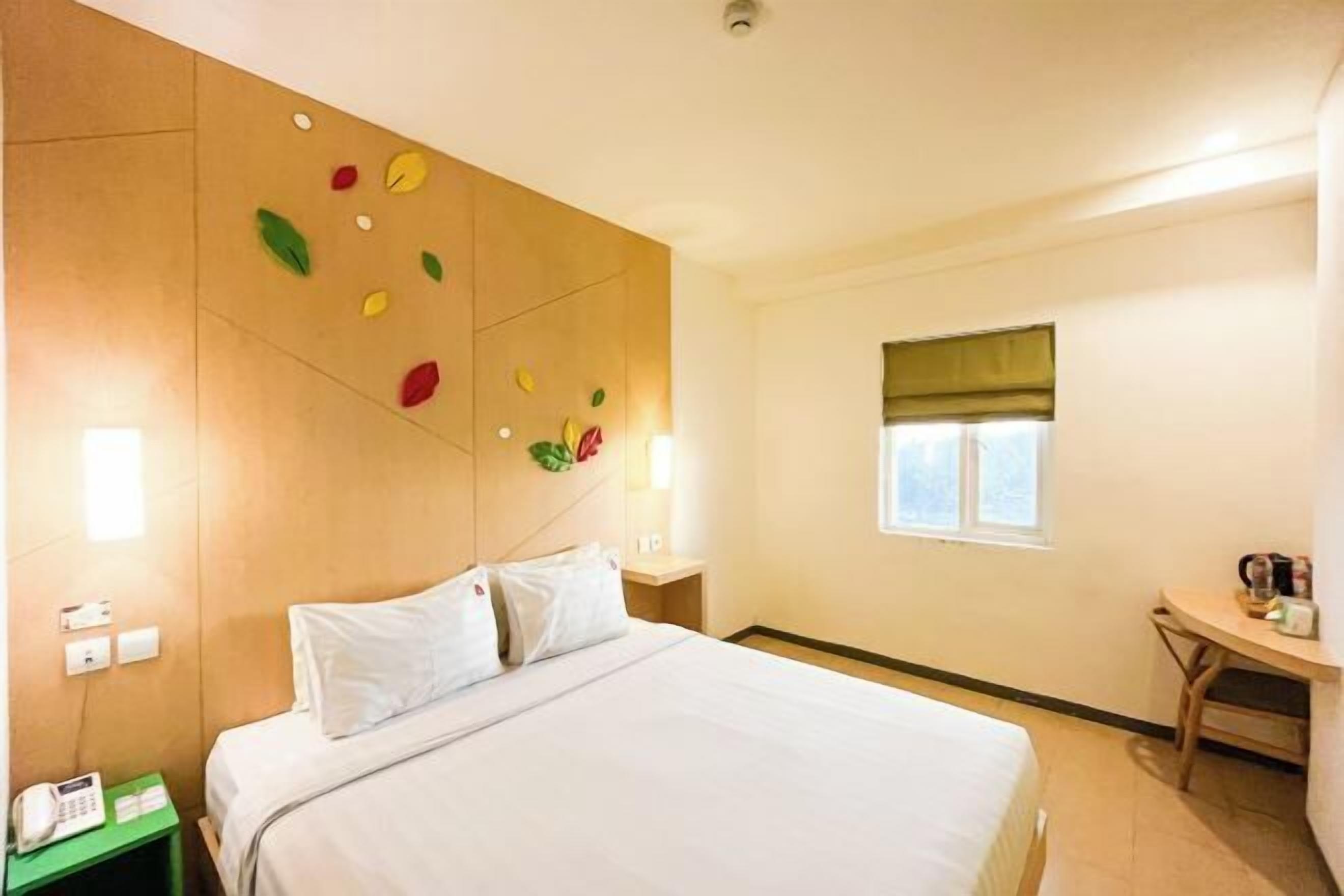 Caja de seguridad en la habitación y escritorio 