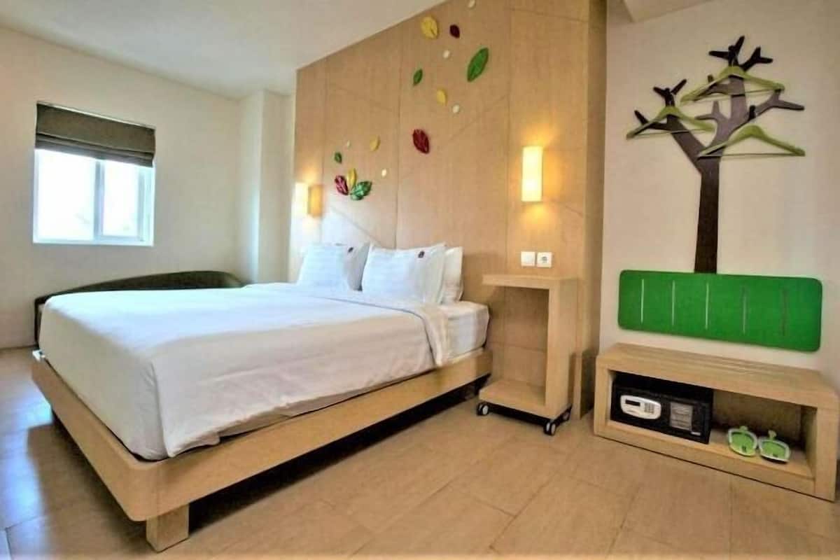 In-room safe, desk, soundproofing, free WiFi