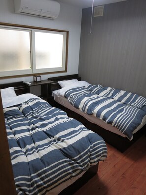 Twin Room | In-room safe, individually decorated, individually furnished, desk - SappoLodge - Hostel (Sapporo)