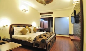 Deluxe Room | Minibar, desk, rollaway beds, free WiFi