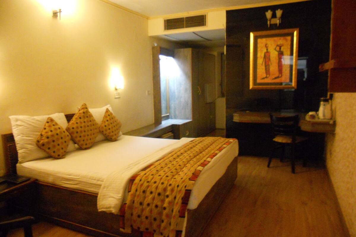 Minibar, desk, rollaway beds, free WiFi