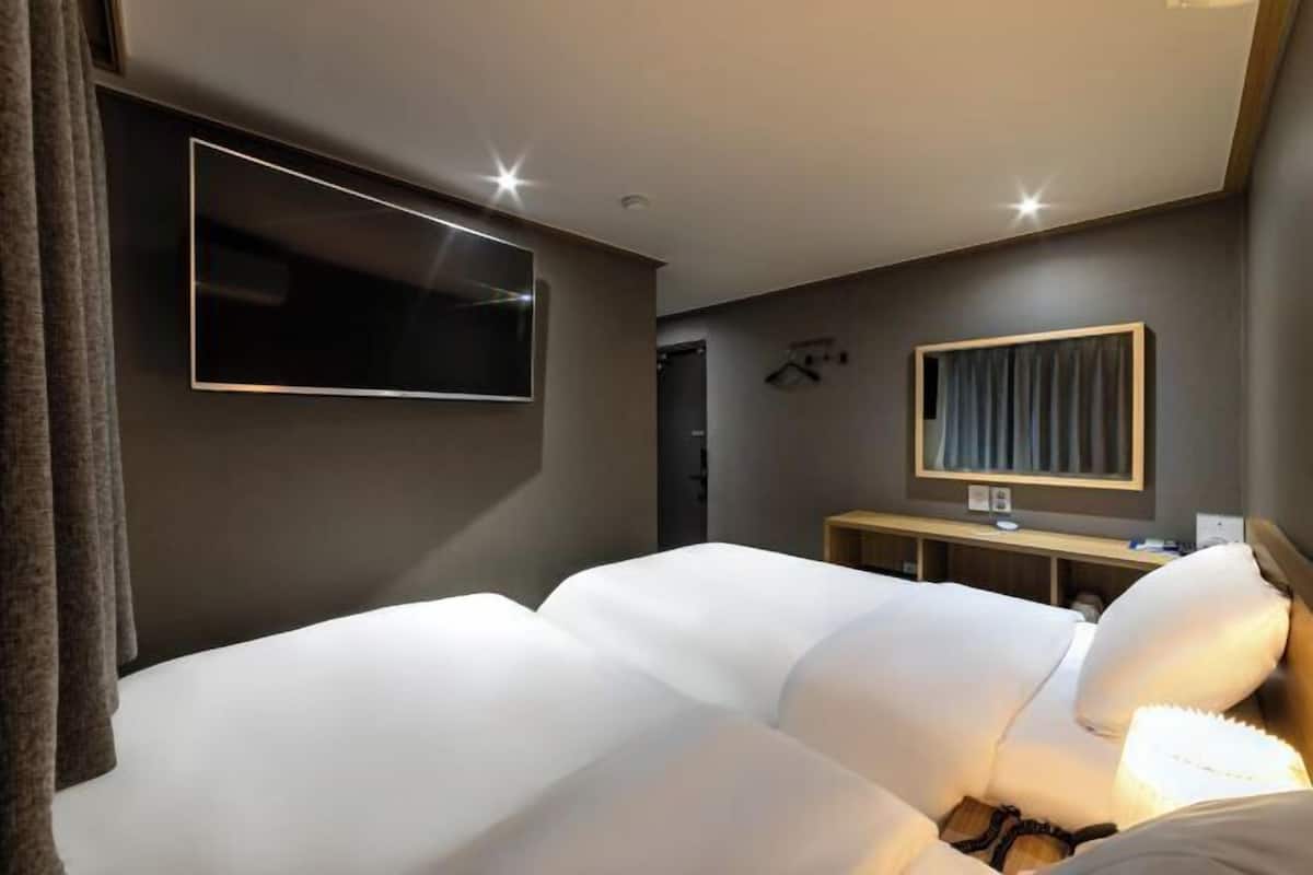 Coffres-forts dans les chambres, bureau, rideaux occultants