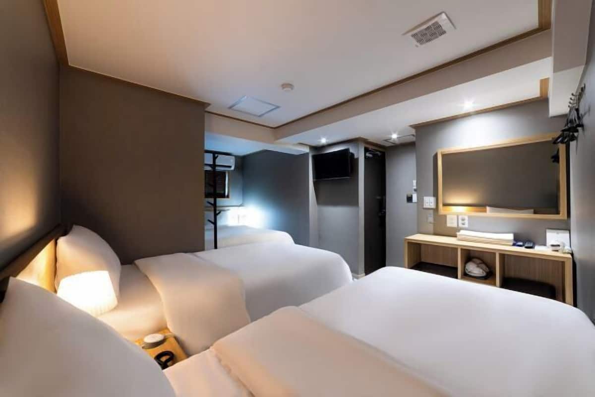 Coffres-forts dans les chambres, bureau, rideaux occultants