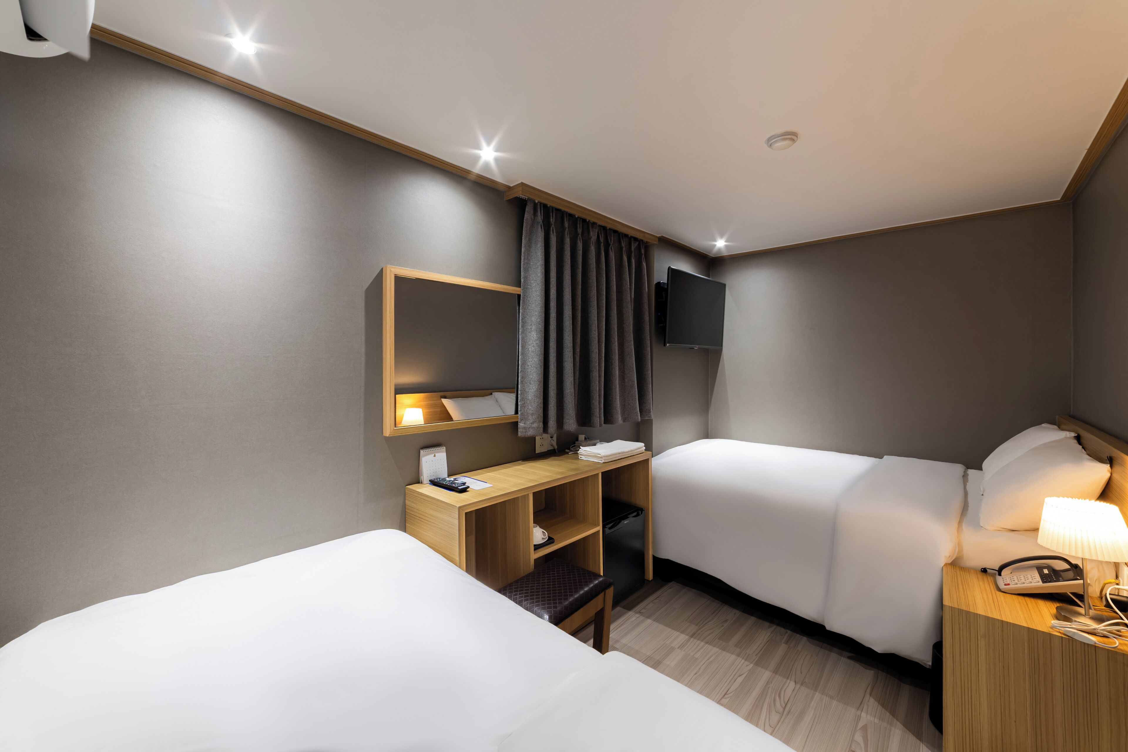 deluxe twin room | in-room safe, desk, blackout curtains, iron/ironing board