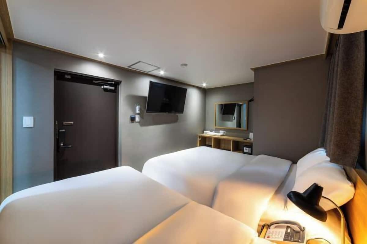 Coffres-forts dans les chambres, bureau, rideaux occultants