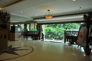 Lobby - Hotel Aquamarine (Chandigarh)