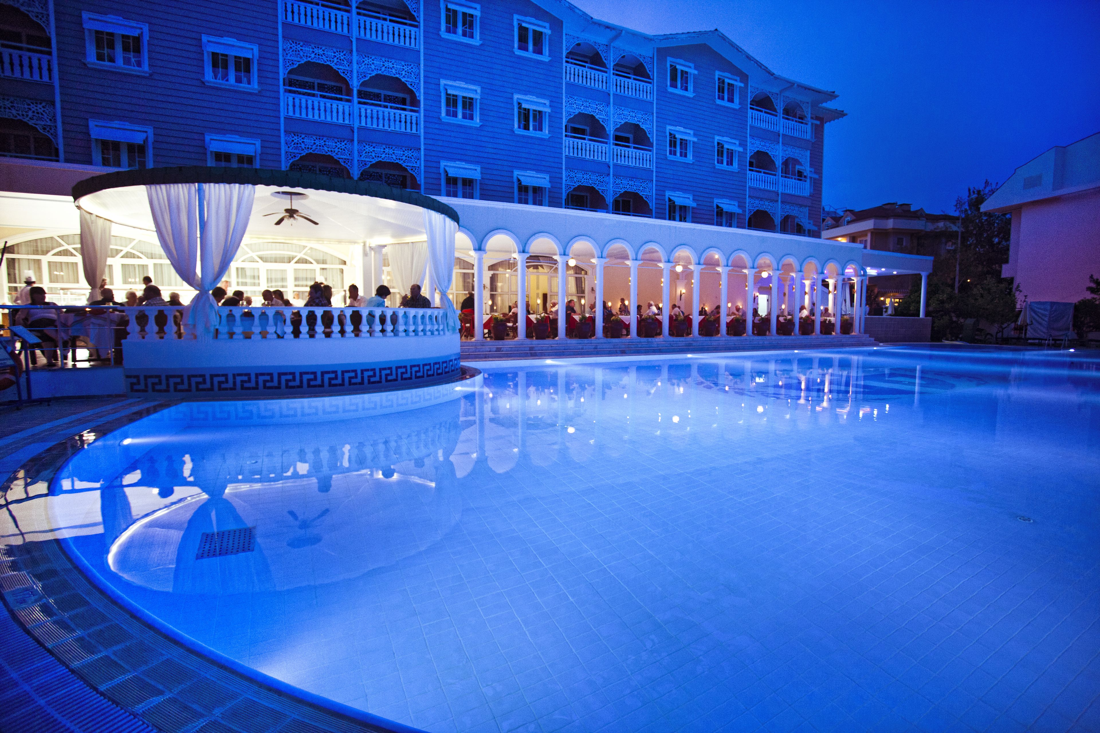 Outdoor pool, pool umbrellas, sun loungers