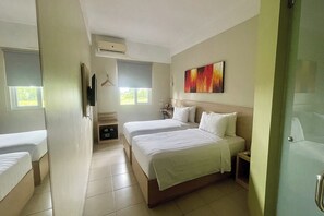 In-room safe, desk, iron/ironing board, free WiFi - Lemo Hotel Serpong (Gading Serpong)