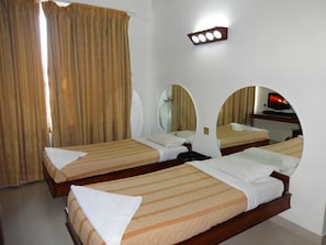 1 bedroom, premium bedding, desk, soundproofing