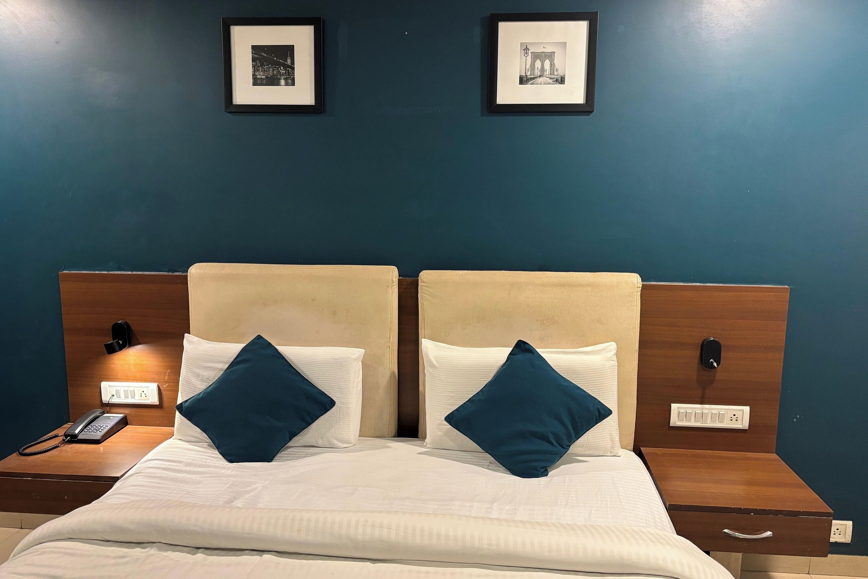 Chambre Classique | Literie de qualité supérieure, ameublement personnalisé, bureau