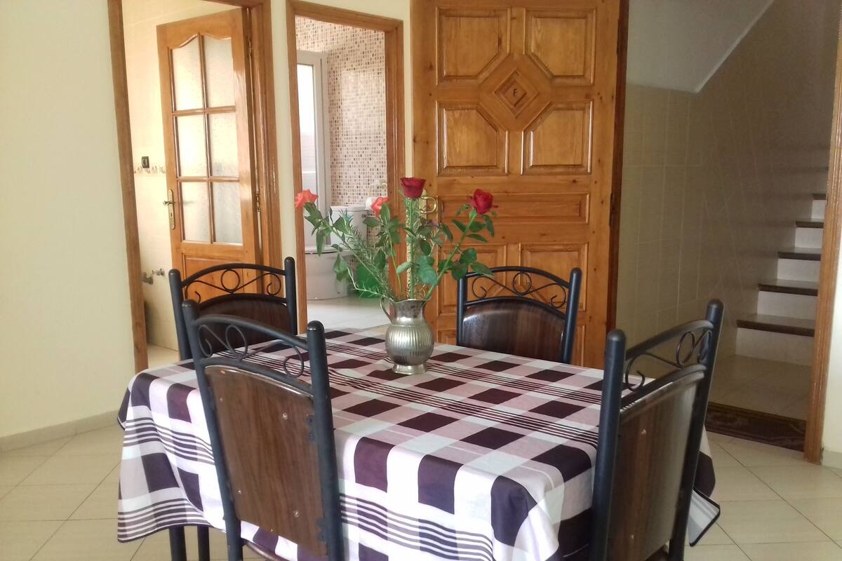 Apartamento, 2 quartos (2 pax) | Opções para refeição no quarto