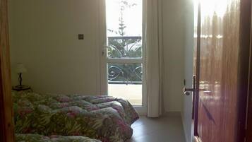 2 bedrooms, blackout drapes, free cribs/infant beds, free WiFi