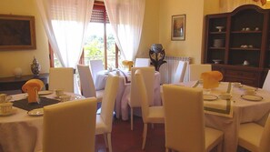 Free daily buffet breakfast - Domus in Viridi (Rome)