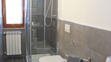Villa Luxe, 1 très grand lit | Salle de bain | Douche, articles de toilette gratuits, sèche-cheveux