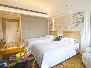 Premium bedding, down comforters, pillowtop beds, minibar - Dayhello International Hotel (Shenzhen)