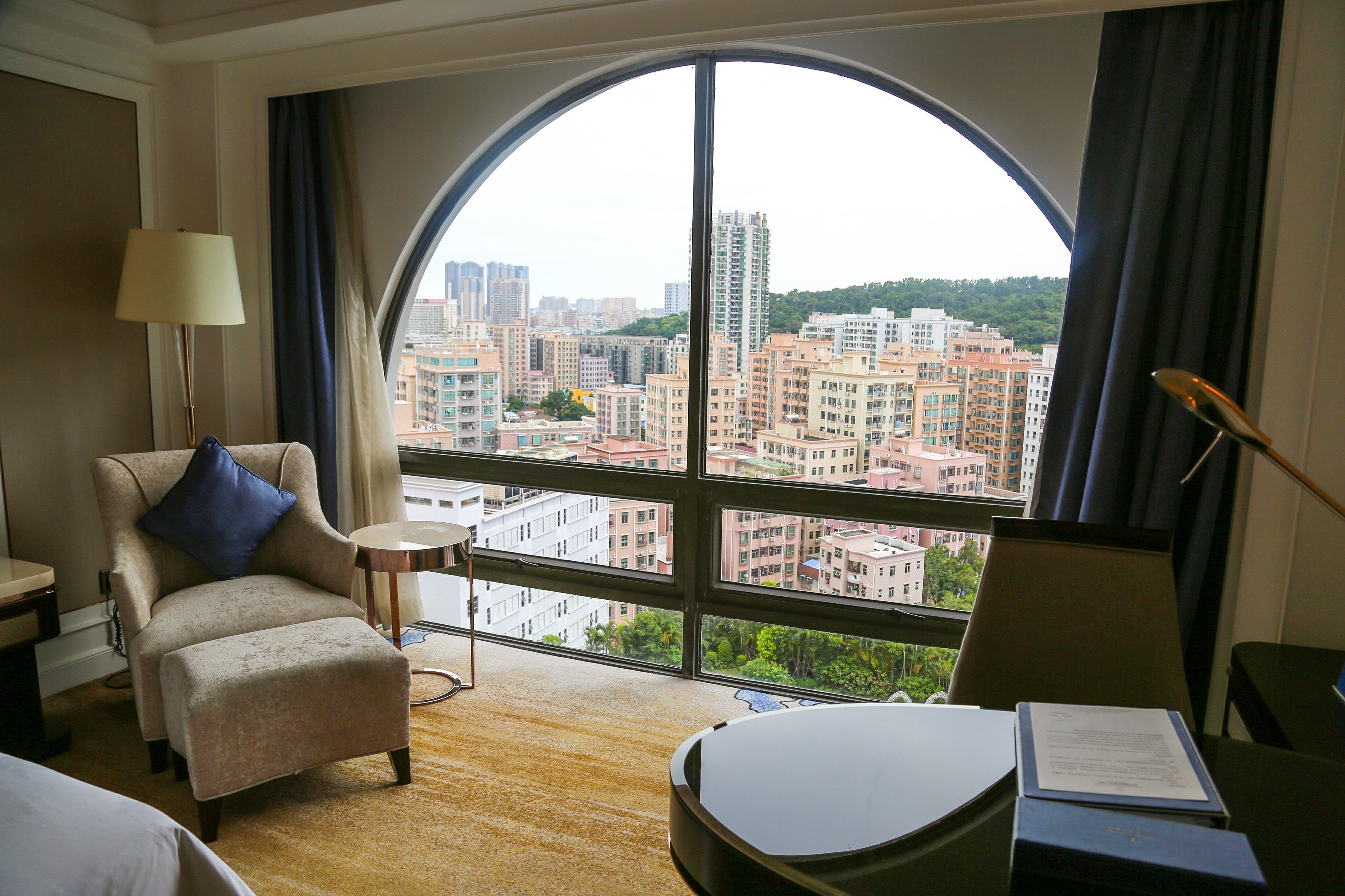 executive room, 1 queen bed | city view