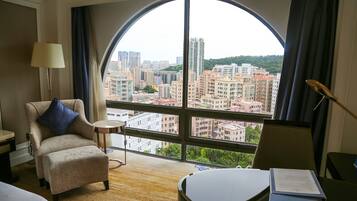 Executive Room, 1 Queen Bed | City view