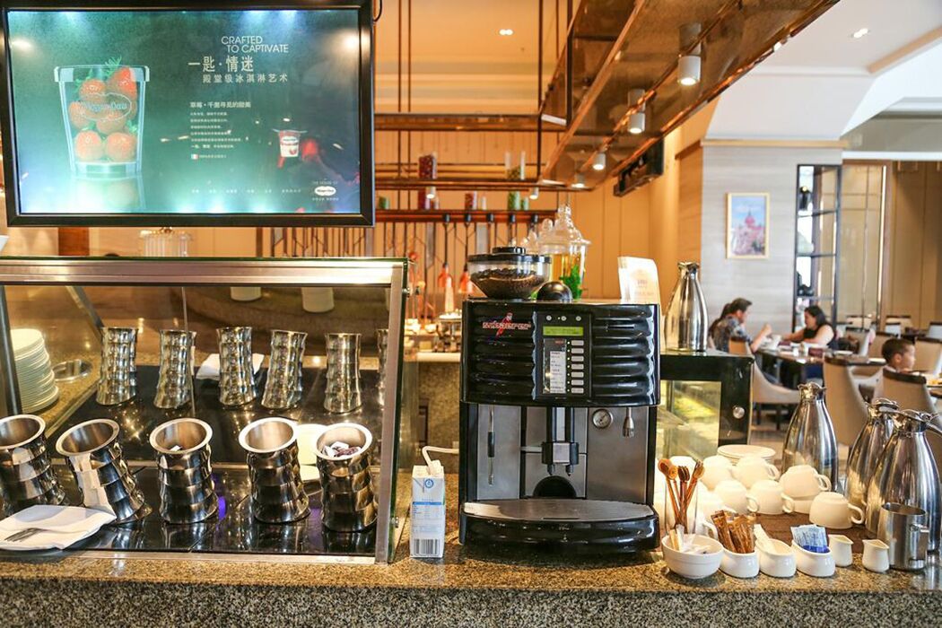 daily buffet breakfast (cny 100 per person)