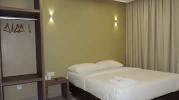 Minibar, desk, free WiFi