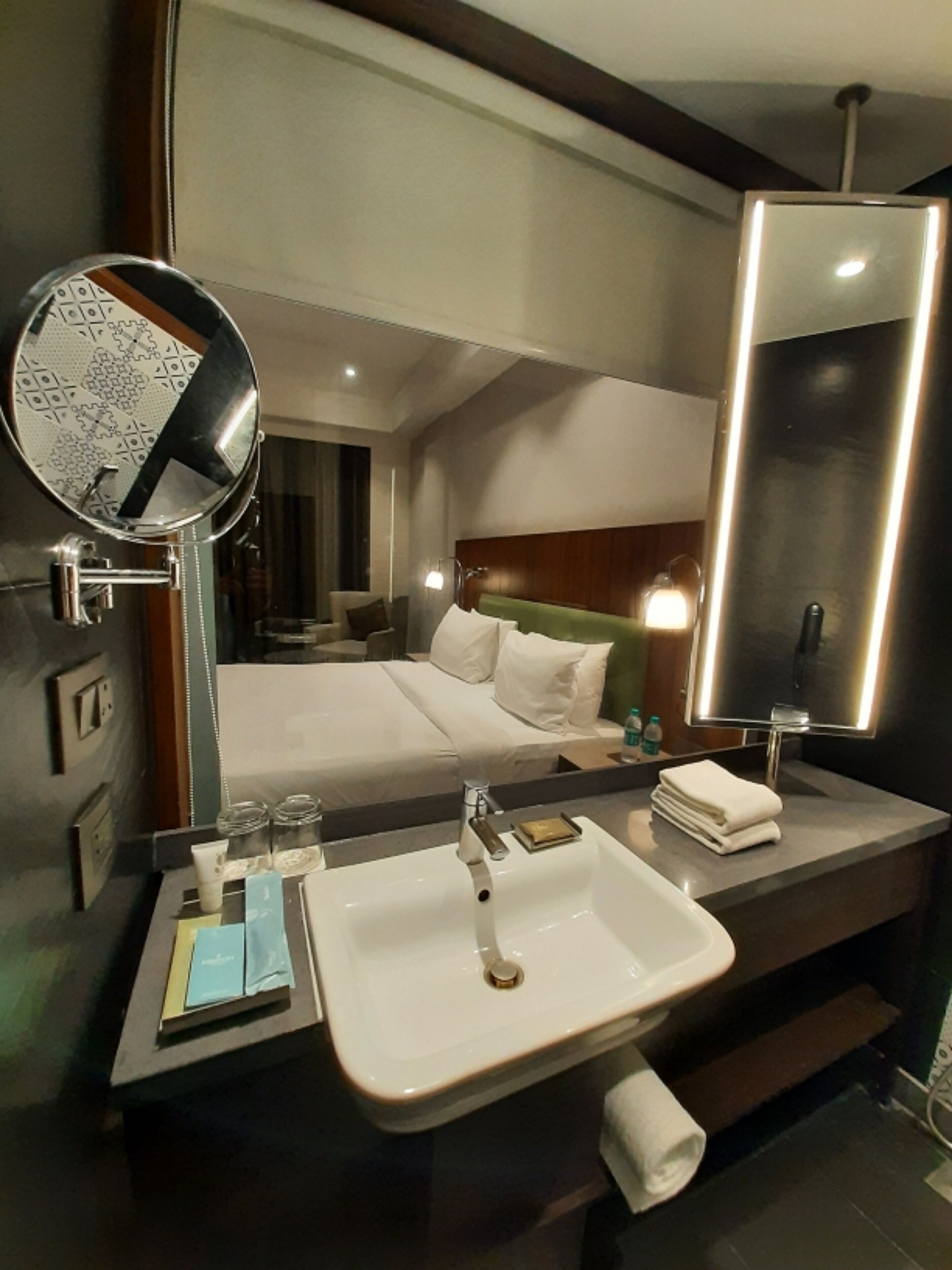 shower, free toiletries, hair dryer, bidet