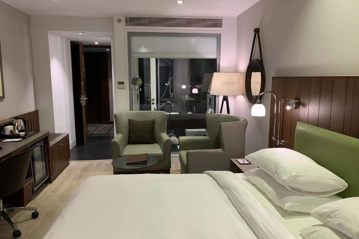 deluxe room | premium bedding, in-room safe, desk, laptop workspace