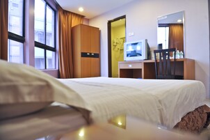 Deluxe Room | Meja, seterika/papan seterika, Wi-fi percuma 