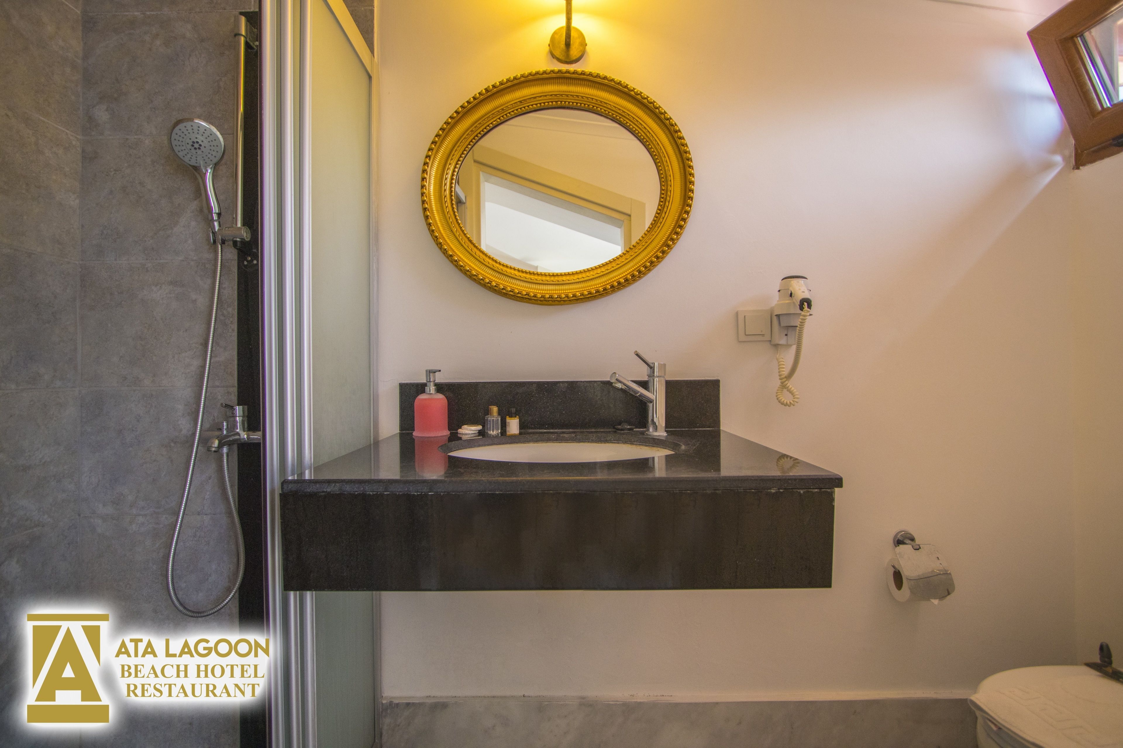 deluxe double room, 1 double bed | bathroom | shower, hair dryer, slippers, towels