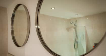 Central Suite - Simple2let Serviced Apartments