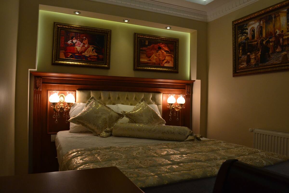 Deluxe Suite (6 People) | 1 bedroom, minibar, in-room safe, desk