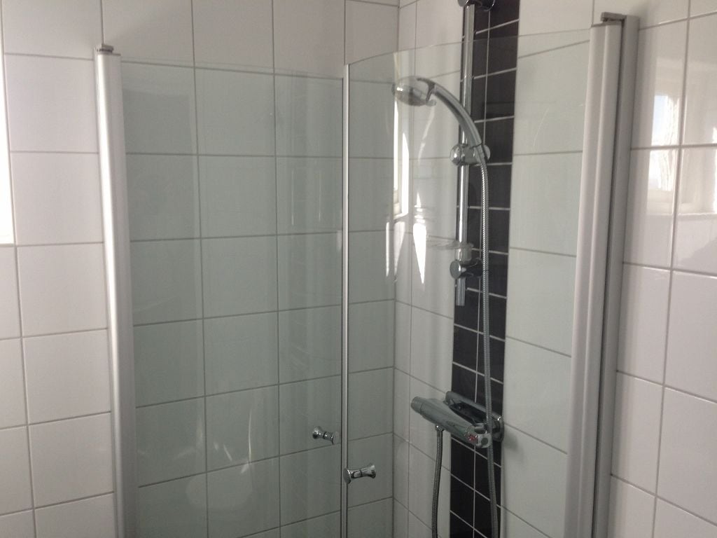 double room | bathroom shower