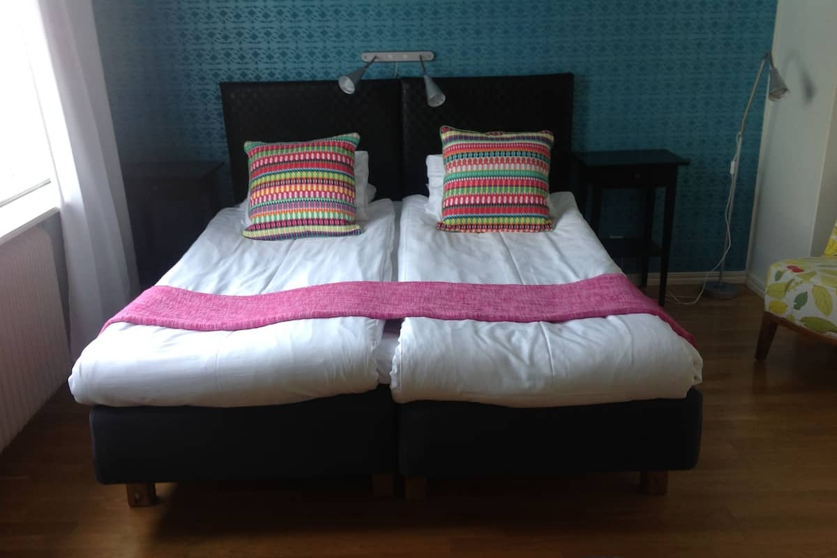 Premium bedding, blackout curtains, iron/ironing board, travel cot