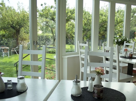 Área de desayuno. Villa Ingrid