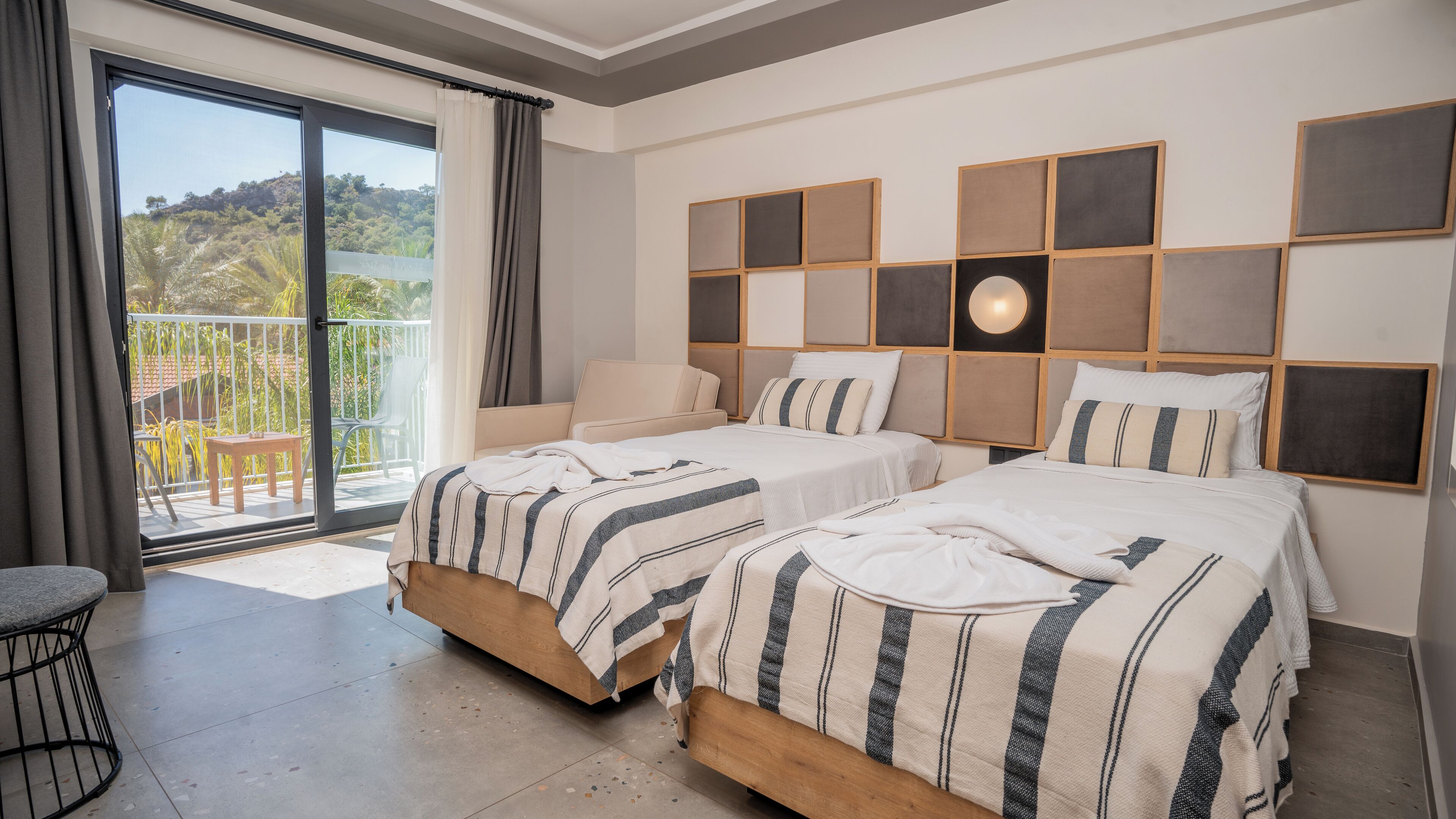 Ropa de cama de alta calidad y minibar 