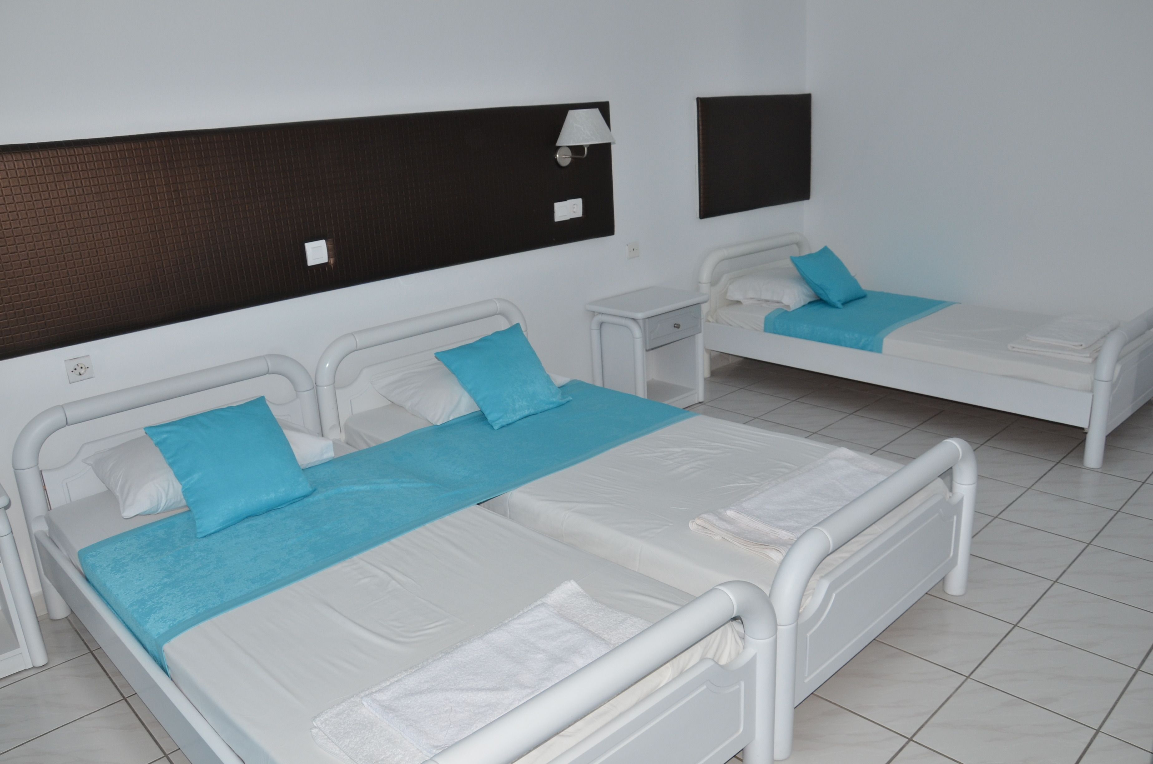family room, partial sea view | 1 bedroom, free wifi, bed sheets
