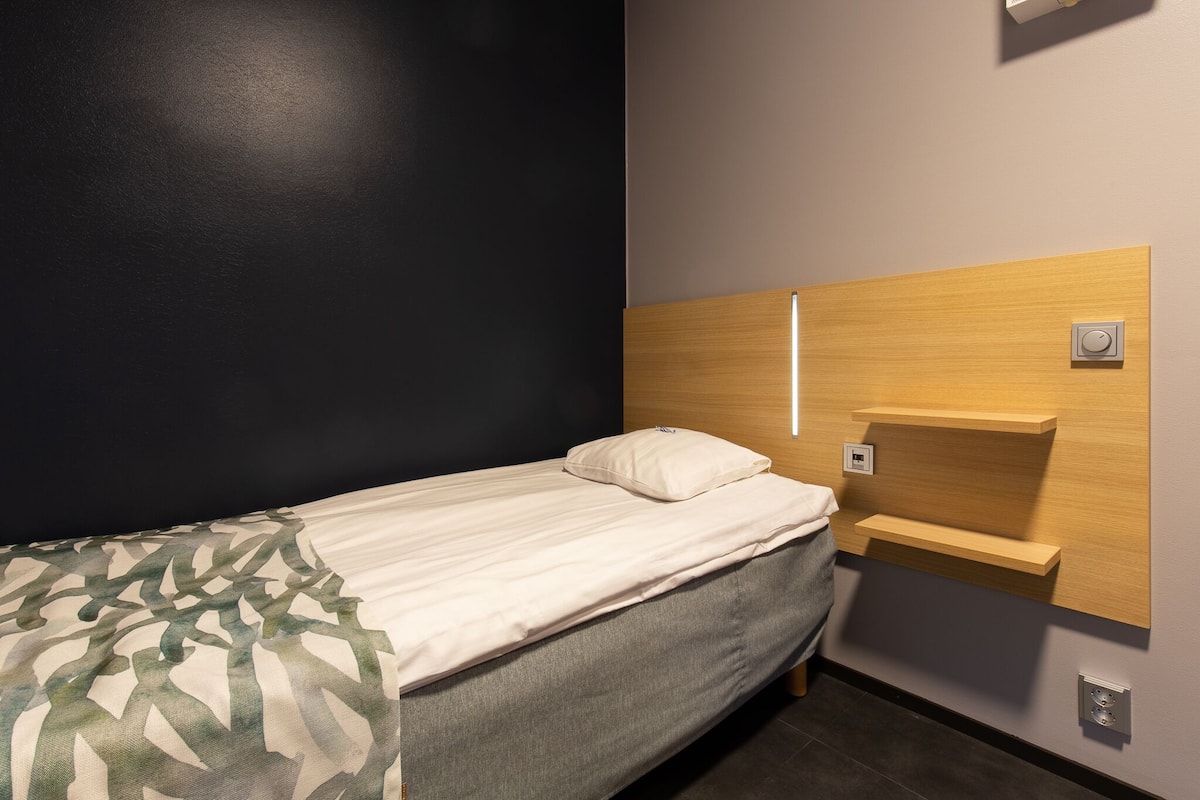 Yhden hengen hotellihuone | Bureau, lit de bébé (gratuit), accès au Wi-Fi (inclus), literie fournie