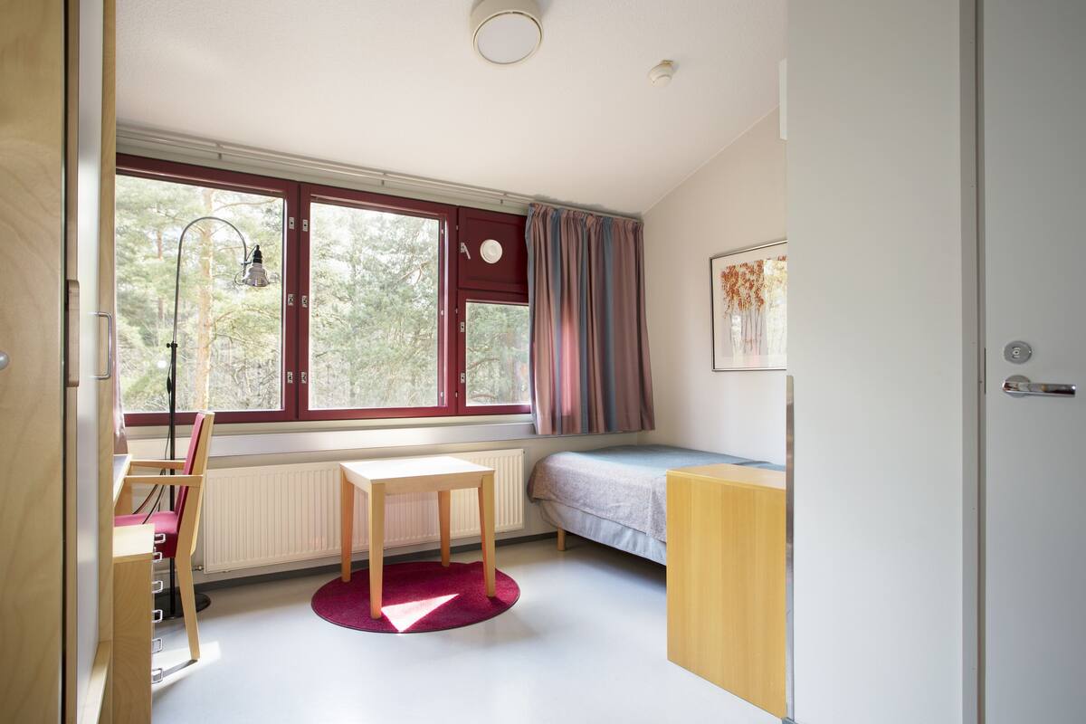 Yhden hengen huone hostellissa | Bureau, lit de bébé (gratuit), accès au Wi-Fi (inclus), literie fournie