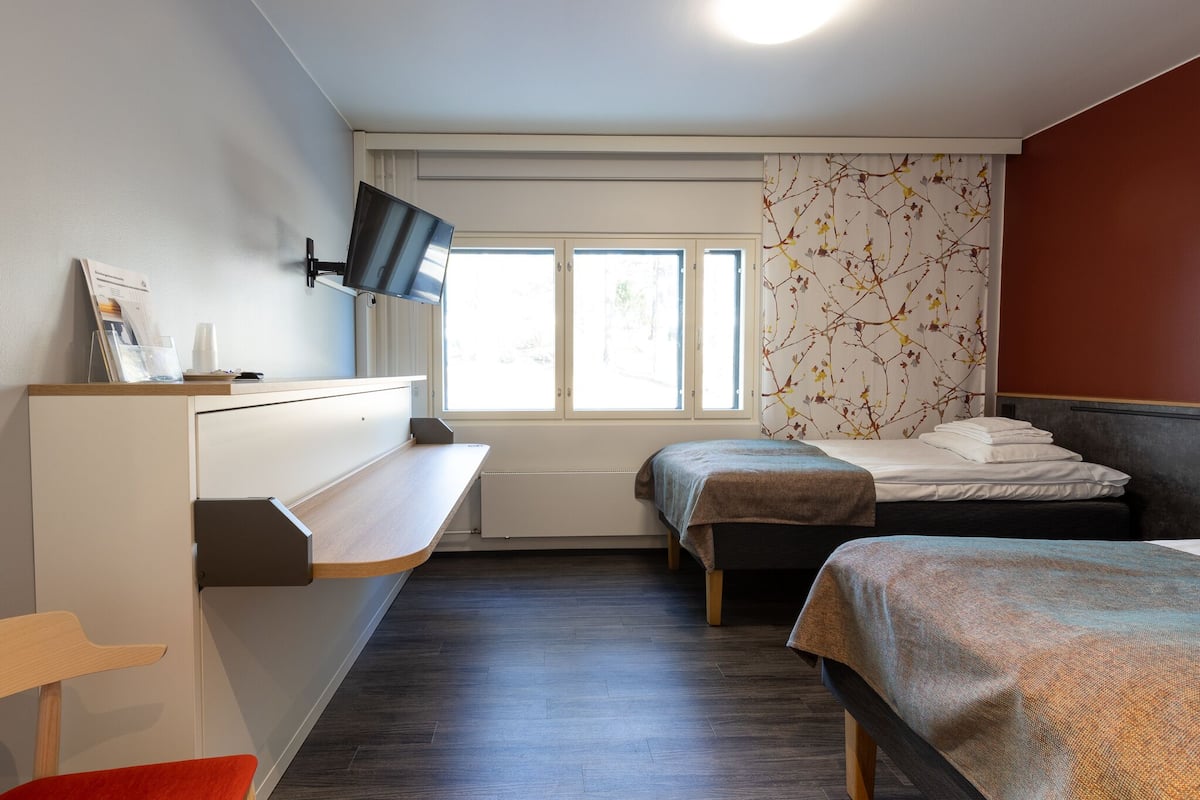 Kahden hengen hotellihuone | Bureau, lit de bébé (gratuit), accès au Wi-Fi (inclus), literie fournie